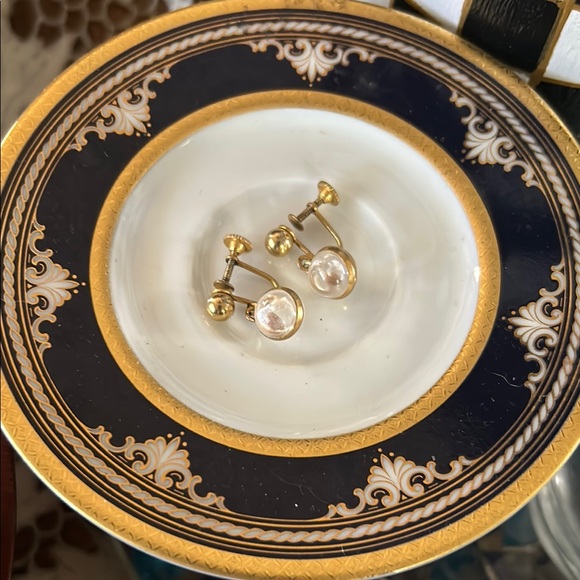 Vintage Jewelry - Vintage Gold-Tone Mustard Seed Orb Screw-back Earrings
